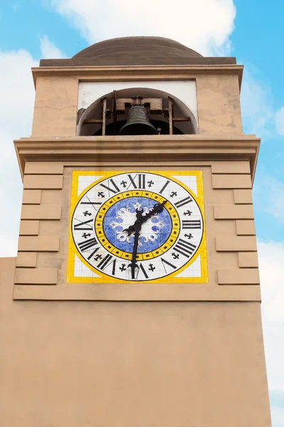 Tour de l'horloge à Capri . — Photo