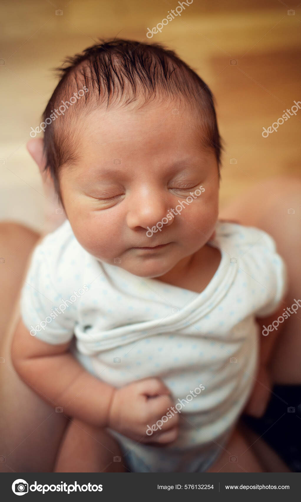 Close Newborn Few Days Old Closed Eyes Focus Head Detail Stock Photo by  ©AntonioGravante 576132254