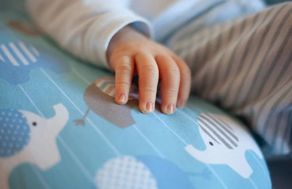 Деталь Пальцев Новорожденного Особенно Ногтей Новорожденных Длинные Острые Ногти Полные — стоковое фото