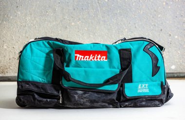 Matkap, tornavida ve daha fazlası gibi inşaat aletleri için Makita çanta.