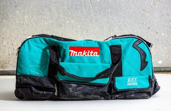Τσάντα Makita Για Εργαλεία Κατασκευής Όπως Τρυπάνια Κατσαβίδια Και Πολλά — Φωτογραφία Αρχείου