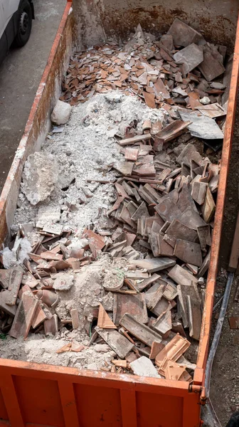 准备处置和回收的建筑瓦砾和瓦砾 — 图库照片