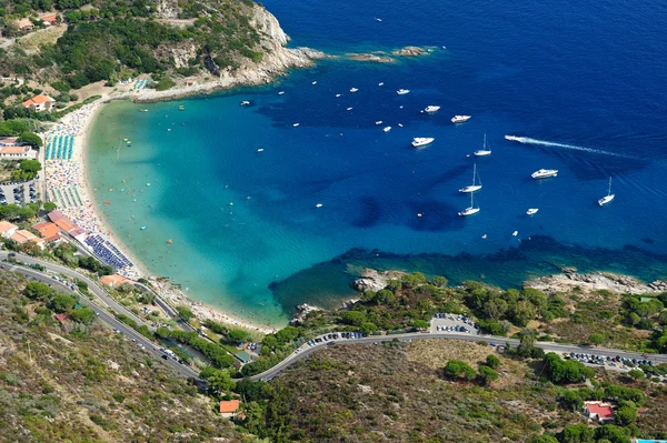 Пляж Isola d 'Elba-Cavoli — стоковое фото