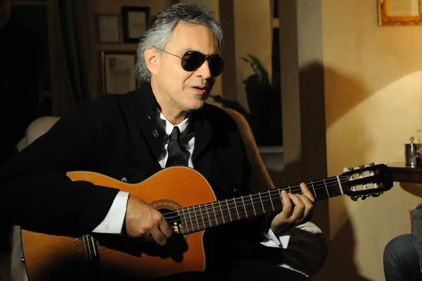 Andrea Bocelli playing guitar — Stock Photo, Image