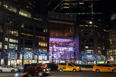 Geceleri taksiyle ve arabalarla.