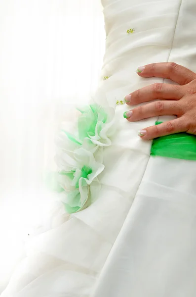 Jurk van de bruid en nagels — Stockfoto