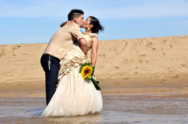 Noivos casal provocação — Fotografia de Stock