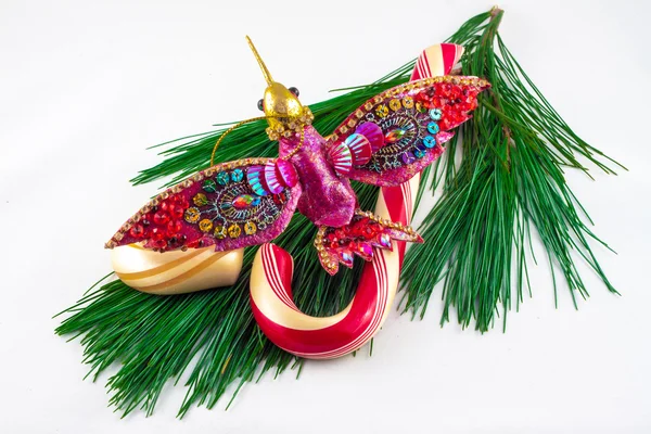 Kolibřík Vánoční dekorace na bílém pozadí — Stock fotografie