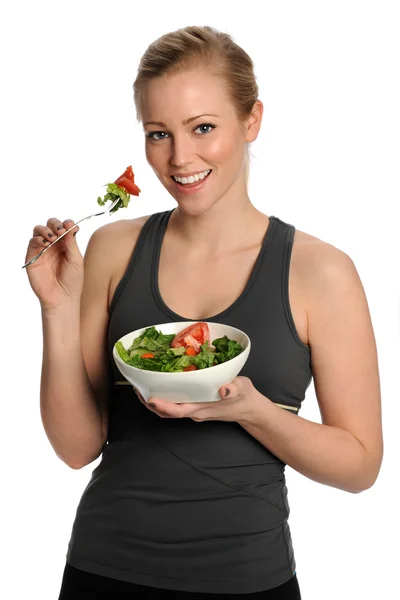 Retrato de jovem mulher feliz comendo salada — Fotografia de Stock