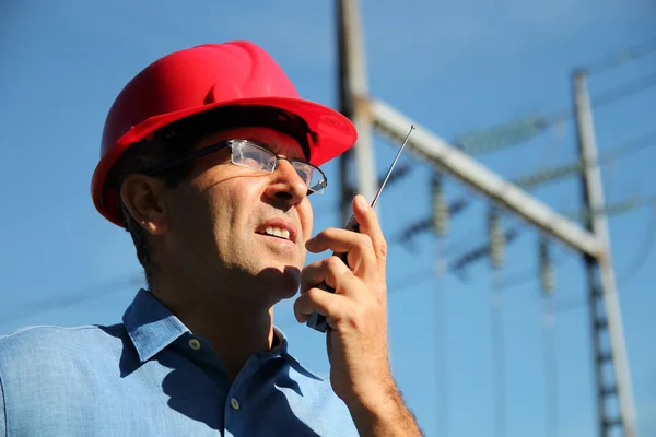 Ingeniero eléctrico en el trabajo — Foto de Stock