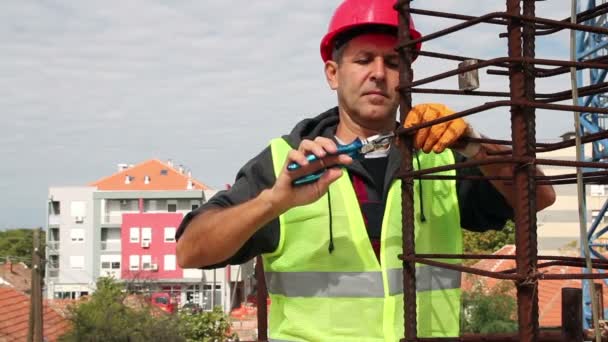 Construction Worker in Action With Combination Pliers — Stock Video