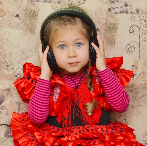 Menina com fones de ouvido — Fotografia de Stock