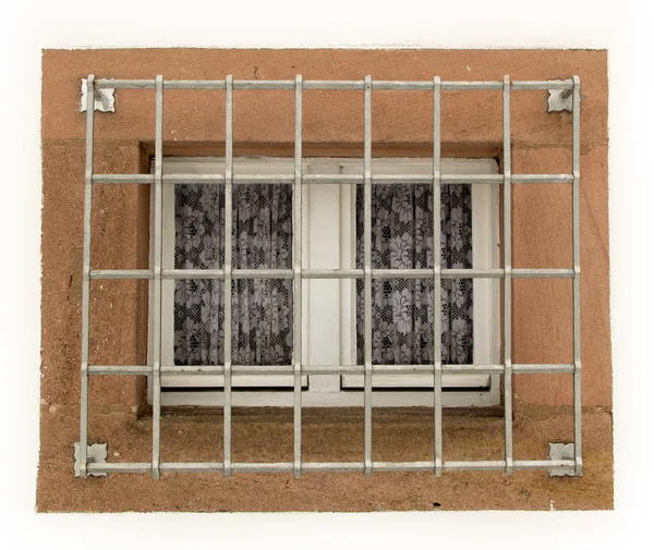 Oude venster met rooster — Stockfoto