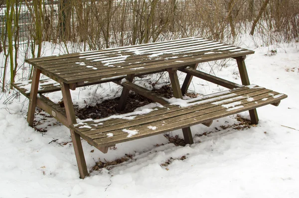 Bord med bänkar — Stockfoto