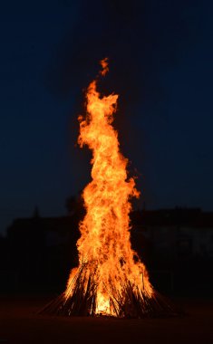 Kamp ateşi.