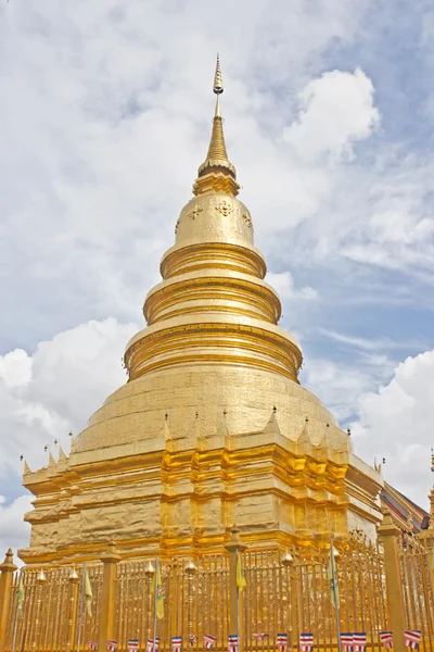 Phra que haripunchai. — Fotografia de Stock