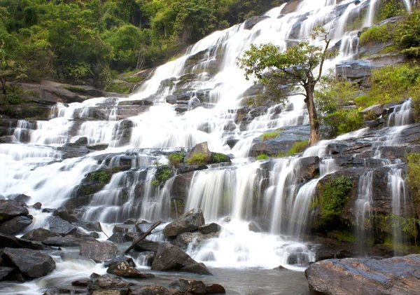 自然な滝の背景 — ストック写真