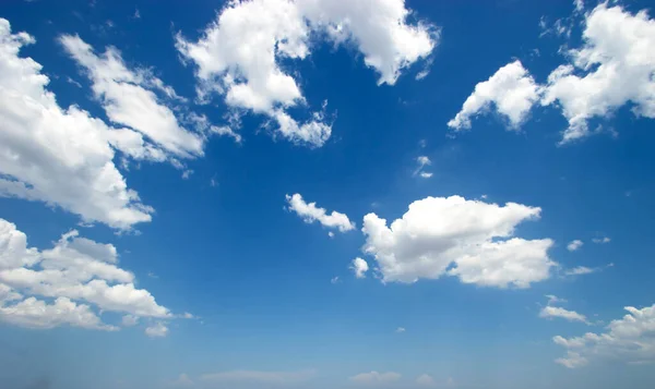 Witte Wolken Cumulus Zweven Blauwe Lucht Voor Achtergronden Concept — Stockfoto