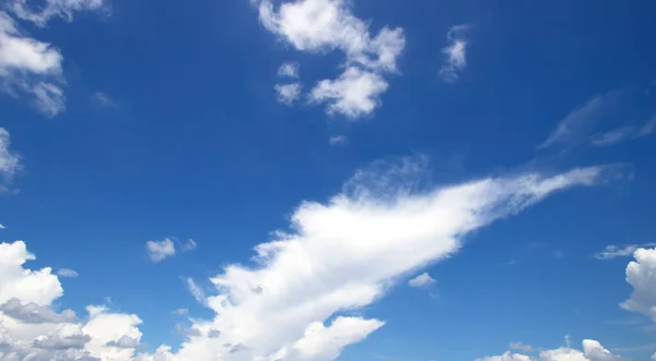 Nubes Cielo Azul Alto Ángulo Fondo Aire —  Fotos de Stock