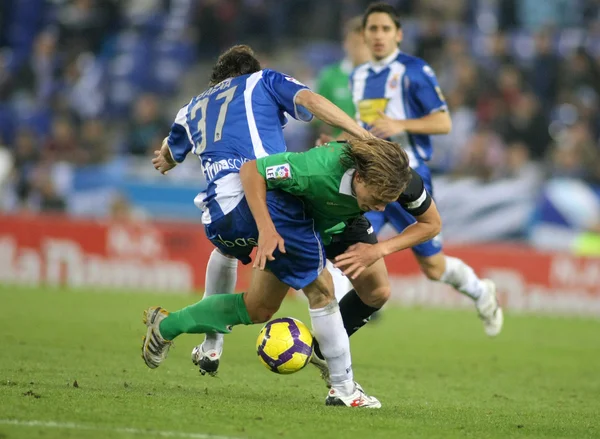 Baena (L) di Espanyol con Canales (R) di Santander — Foto Stock