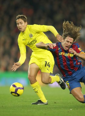 Villarreal ve Puyol (L) Barselona Fuster (R)