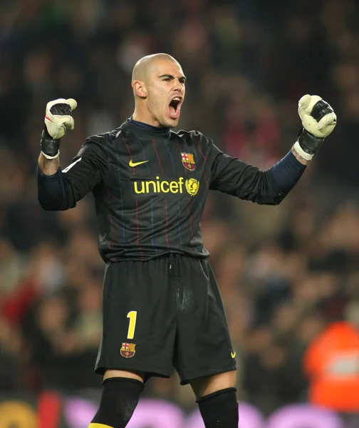 Victor valdes av barcelona firar en gol — Stockfoto