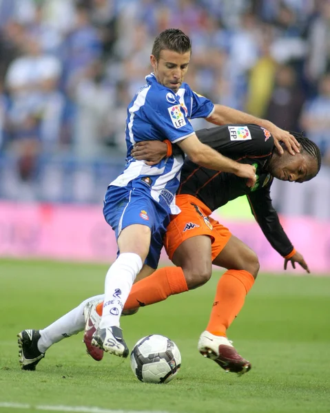 Luis Garcia(L) of Espanyol fight with Fernandes(R) — Stock Photo, Image