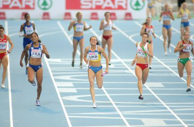 4 x 100 bayrak rakipleri