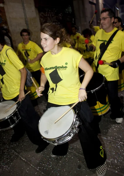 Bubeník z kapely bicí sagresamba — Stock fotografie