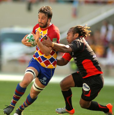 Perpignan'ın flanker Guiry Toulon'ın Gabiriele tarafından ele