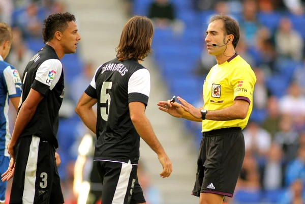 Demichelis and Welington of Malaga discuss with the referee Delgado Ferreiro — Stock Photo, Image