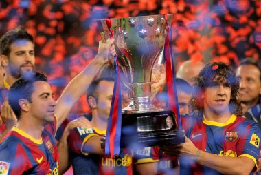 fc Barcelona Xavi hernandez ve carles puyol la liga kupa tutun