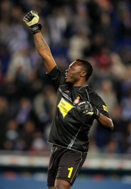 Carlos kami espanyol, gol kutluyor