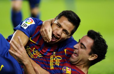 Alexis Sanchez(L) ve Fc Barcelona Xavi Hernandez(R)