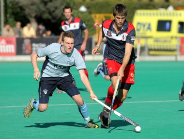 David Watkins(L) Monkstown HC Alex Casasayas(R) ile Rc Polo VIES
