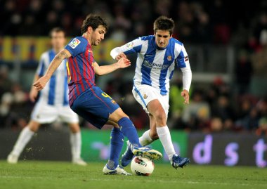 Cesc Fabregas(L) Real Sociedad, Real Sociedad ile Markel Bergara(R) VIES