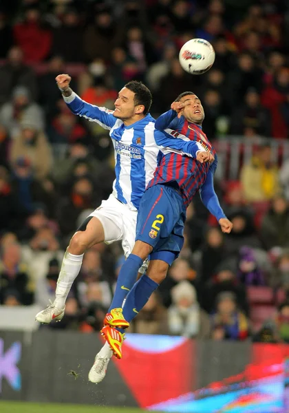 Liassine Cadamuro(L) z Realem Sociedad vies z Dani Alves(R) Fc Barcelona — Zdjęcie stockowe