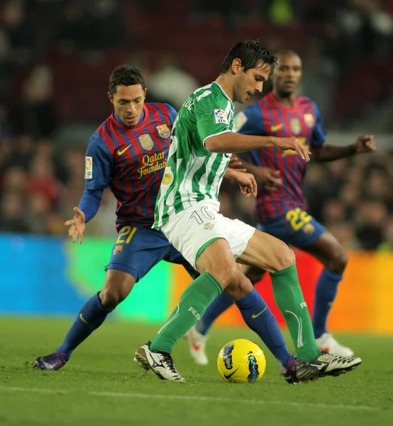 Sergio Busquets(L) Fc Barcelona ile Real Betis Salva Sevilla(R) VIES