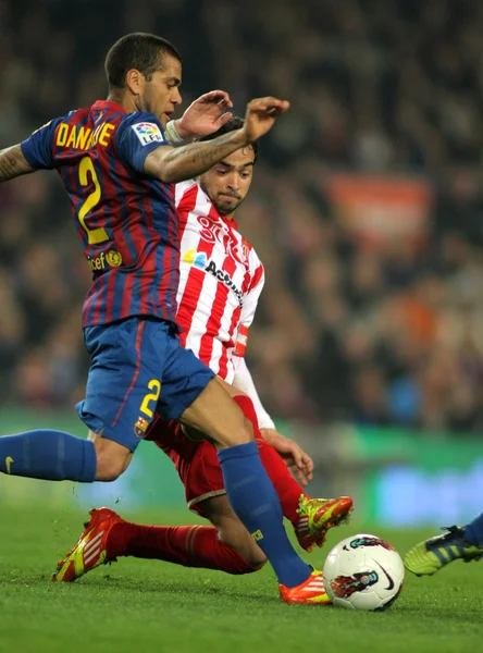 Dani Alves(L) of FC Barcelona vies with Nacho Cases(R) of Sporting de Gijon — Stock Photo, Image