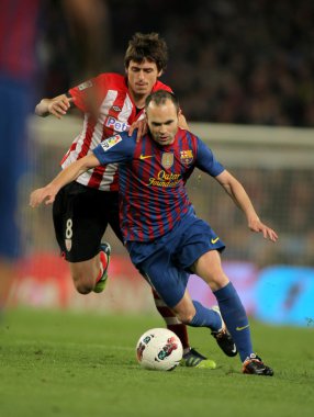 Andres Iniesta(R) Barcelona ile ander Iturraspe(L) Athletic Bilbao VIES