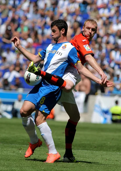 Alvaro Vazquez az Espanyol küzd a Valencia Cf Jeremy Mathieu — Stock Fotó