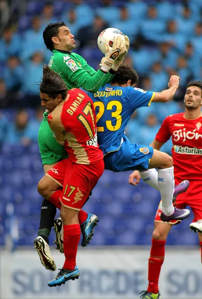 Juan Pablo Colinas(C) of Gijon block the ball — Stock Photo, Image