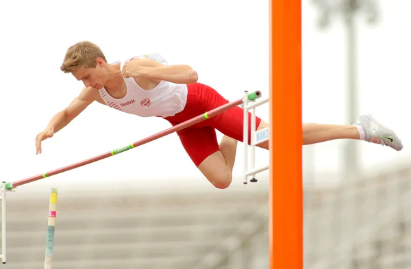 Karol Pawlik al Poloniei în timpul evenimentului Pole Vault — Fotografie, imagine de stoc