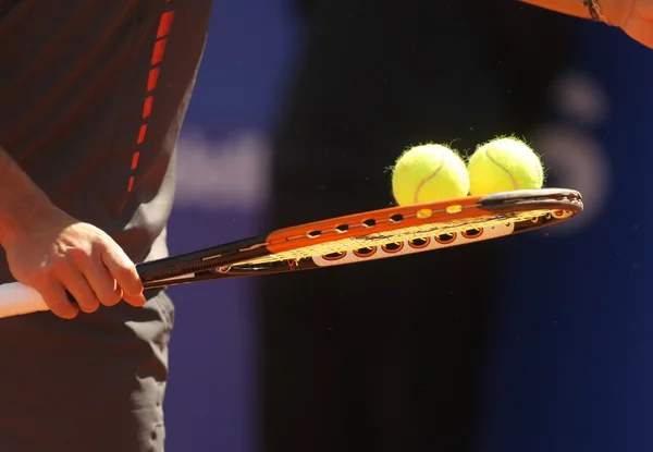Проверка теннисовых шариков — стоковое фото