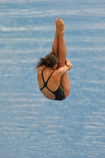 Nadador lançado na água — Fotografia de Stock