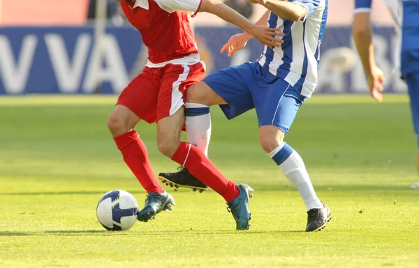 Två fotbollspelare vie — Stockfoto