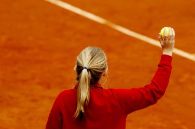 Tenis topu kız