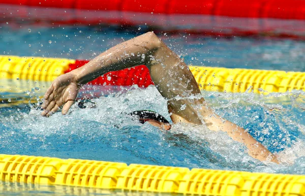 Nuotatore in stile crawl — Foto Stock