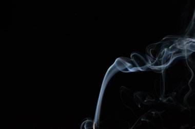 dumanı siyah arkaplanda