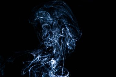 dumanı siyah arkaplanda